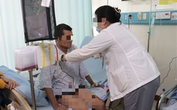 Người đàn ông mắc "vua trong các loại ung thư" nghẹn ngào: Giá như tôi không bỏ qua 2 bất thường khi tắm