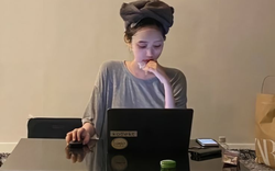 Tan làm rồi vẫn không được yên: Sếp giao việc, đồng nghiệp nhờ “giúp chị tí”, từ chối sao?