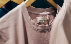 Nóng: Một thương hiệu thời trang bền vững vừa bán mình với giá rẻ do nợ 90 triệu USD, danh tính bên mua lại khiến cả ngành công nghiệp choáng váng