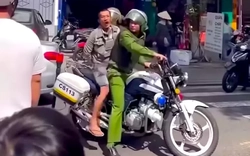 Cầm dao quắm vào trường tìm giáo viên nghi "dìm" điểm con mình