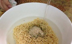 Thường xuyên ăn mì ăn liền, người đàn ông 45 tuổi "sốc nặng" khi đi khám