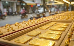 Giá vàng giảm chóng mặt, người 'đu đỉnh' đã lỗ bao nhiêu?