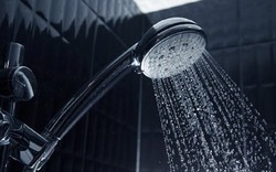 Tắm ngay sau khi đi nắng gây hại thế nào?
