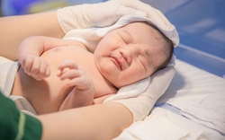 Không phải mê tín, chính bác sĩ sản khoa nói rằng em bé khỏe mạnh thường được sinh vào 3 thời điểm vàng này