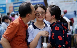 3 thứ phụ huynh EQ cao mang theo khi đưa con đi thi lớp 10