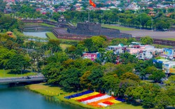 Cảnh tượng bên bờ sông Hương khiến nhiều người bất ngờ, nhận xét: Không tin vào mắt mình