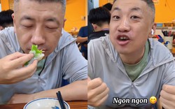 Khách Trung Quốc vừa nhăn mặt chê mắm tôm thối, giây sau đã nhún nhảy vì quá ngon