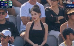 Danh tính cô gái đi xem tennis lọt vào cam thường nhà đài, nổi tiếng sau vài giây vì đẹp siêu thực