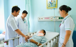 Người đàn ông liệt tứ chi sau cú ngã quỵ bởi căn bệnh hiếm gặp