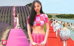 Kỳ công như Jacquemus: Show diễn nào cũng đẹp xuất sắc như tác phẩm nghệ thuật giữa thiên nhiên