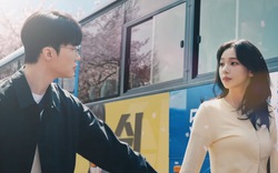 Faker nắm tay tỏ tình Karina (aespa)