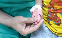 Hành trình vượt 300km giành sự sống cho bé trai có trái tim chiếm 2/3 lồng ngực