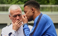 HLV Pháp nổi đóa: "Tôi chắc phải ngu ngốc lắm mới xếp Mbappe đá tiền đạo cắm!"