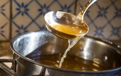 Phốt pho và kali trong máu tăng vọt, suy thận sau 2 tuần uống 1 loại canh