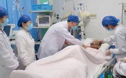 Người đàn ông 58 tuổi đột ngột tử vong sau khi nôn mửa, bác sĩ cảnh báo thói quen "cực độc"