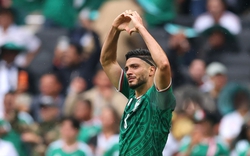 Câu chuyện xúc động về Raul Jimenez: Từng nứt sọ kinh hoàng đến bi kịch mất cha, bật khóc khi ghi bàn tại World Cup