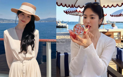 Nữ thần du lịch gọi tên Song Hye Kyo: Outfit đơn giản mà ảnh nào cũng triệu like