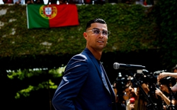 Ronaldo 41 tuổi diện vest bảnh bao, visual cực bảnh lên đường đến Mỹ, bước vào kỳ World Cup thứ 6 lịch sử