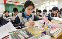 Sự khốc liệt của Cao khảo: Nữ sinh Trung Quốc uống thuốc tránh thai mong trì hoãn kinh nguyệt để tập trung thi đại học