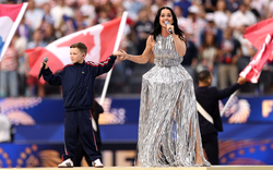Danh tính cậu bé đứng với Katy Perry, khiến 70.000 người ồ lên tại World Cup 2026