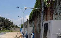 Hai đối tượng cắt trộm dây sạc trạm xe điện đem bán đồng nát lấy tiền mua rượu