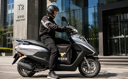 Đi 100 km chỉ tốn 1,88 lít xăng, Honda SCR125 giá rẻ khiến xe điện phổ thông đứng trước áp lực mới