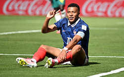 Bùng nổ tranh cãi World Cup 2026: Mbappe bị "đốn ngã" trong vòng cấm nhưng Pháp không có phạt đền, còn bị vu "cố tình va chạm"