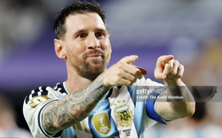 Messi tuyên bố chỉ so sánh bản thân với một người duy nhất, không phải Ronaldo hay cầu thủ bóng đá nào khác