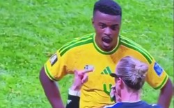 Cầu thủ World Cup gây phẫn nộ với hành vi "thiếu tôn trọng" nữ trọng tài chính!