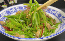 Ngày hè nắng nóng, mẹ tôi nấu món ăn này, hương vị tươi ngon, giòn và thơm nức, cả nhà gắp không ngừng đũa
