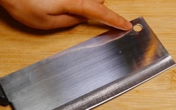 Tại sao trên dao thường xuất hiện lỗ tròn?