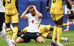 Harry Kane sút "bay" cơ hội lập công, ôm đầu bất lực nhìn tuyển Anh bị Ghana cầm hoà 0-0