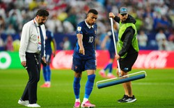 Hài hước cảnh Mbappe chỉ đạo nhân viên World Cup dọn nước mặt cỏ: Việc gì cũng đến tay "chủ tịch"