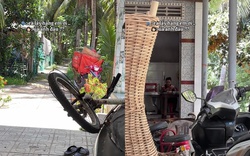 Shipper gọi ra nhận hàng nhưng lại “mất tích”, khách quay vào nhà thấy cảnh tượng tá hỏa