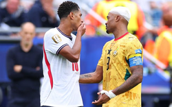 Truyền thông quốc tế tố World Cup 'tiêu chuẩn kép" khi Jude Bellingham không bị thẻ đỏ dù che miệng đấu khẩu với đối thủ