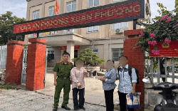 Phát hiện cọc tiền 11 triệu đồng và sổ tiết kiệm 130 triệu đồng nằm lăn lóc bên đường, công an dùng các biện pháp nghiệp vụ lập tức xác minh