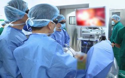 Đi khám đau lưng, người phụ nữ 63 tuổi phát hiện khối u phổi 'ẩn nấp'