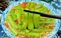 Không phải dưa hấu hay các món chè, đây là 3 món ăn bạn nên nấu trong bữa cơm ngày hè nóng bức vì rẻ mà ngon