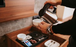 Vì sao không nên dùng ấm siêu tốc khách sạn?