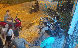 Kéo tay nhưng bị phản ứng, người đàn ông tát cô gái trước cửa quán karaoke ở Ninh Bình: Công an vào cuộc