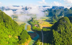 Việt Nam có ngôi làng cứ lũ về là nhà cửa nổi bồng bềnh, nay lột xác thành đặc sản hái ra tiền và ẵm trọn giải thưởng tốt nhất thế giới