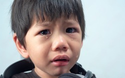 Đáng sợ hơn việc thiếu tiền là một đứa trẻ có "tâm hồn nghèo nàn": 4 câu nói này đang dập tắt nhiệt huyết sống của con