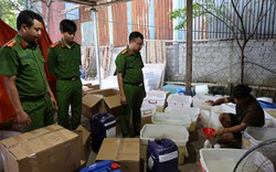 Cận cảnh xưởng sản xuất sữa tắm, dầu gội giả tại Ninh Bình, thu giữ gần 30.000 sản phẩm: Khởi tố Phạm Thị Thảo SN 1993 và Lương Văn Khải SN 2007