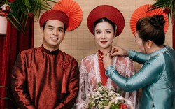 Chàng trai làm quản lý karaoke "tay vịn" lấn sân showbiz, cưới vợ kém 17 tuổi tuyên bố "tất cả tiền của anh là của em"!