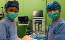 Người phụ nữ ngại đi khám khiến khối u ở ngực to bằng quả bưởi gây đau đớn