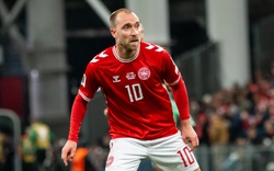 Christian Eriksen lại đổ gục trên sân