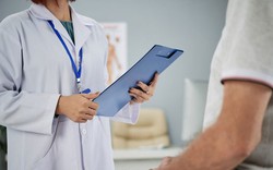 Người đàn ông 53 tuổi có dấu hiệu ung thư suốt 2 tháng mà không biết