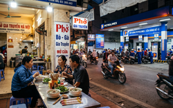 Hàng hóa, dịch vụ tăng chót vót theo xăng dầu; xăng dầu giảm, chây ì quyết giữ nguyên giá cao
