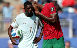 Đã rõ lý do Issa Diop không bị thẻ đỏ dù che miệng nói chuyện với Dembele ở trận Pháp 2-0 Morocco