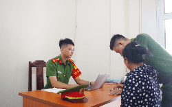 Vừa kết bạn Zalo để được hướng dẫn tích hợp thông tin VNeID, người phụ nữ SN 1967 lập tức trình báo công an